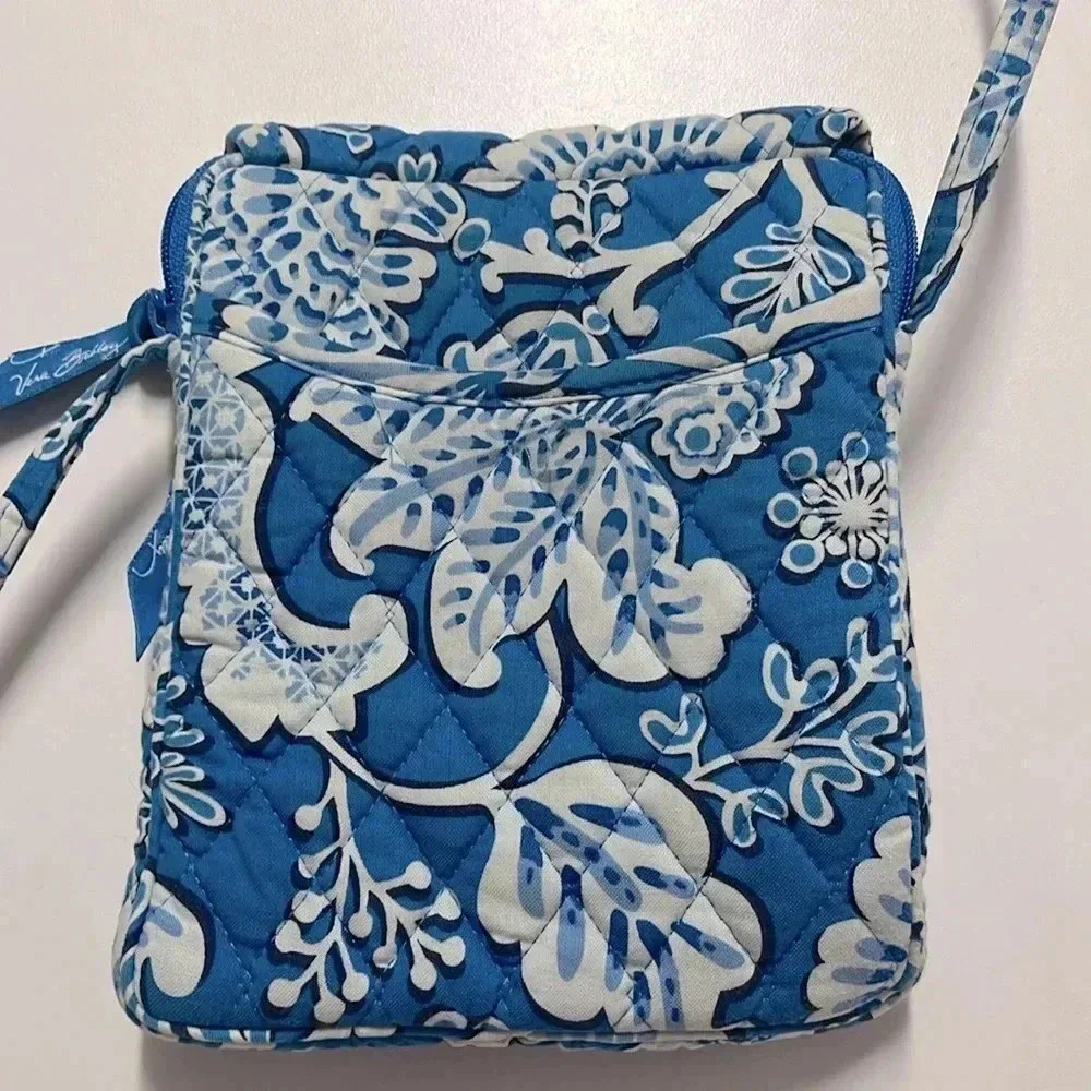 Imperfect Vera Bradley blue white paisley print crossbody‎ purse clean inside